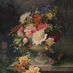 Fleurs sur un entablement