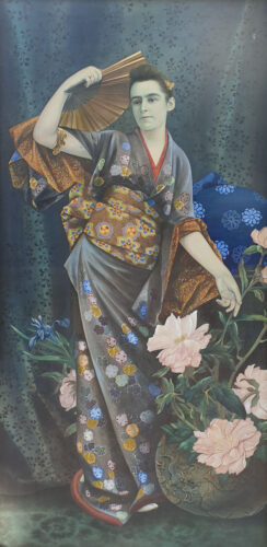 oeuvre de anonyme - jeune homme en geisha (triptyque) - gouache sur toile